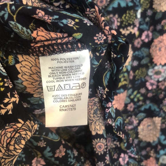 LOFT Size LP lot 2 blouses-navy sweater w/ floral hanging shirt & floral blouse - Picture 9 of 13
